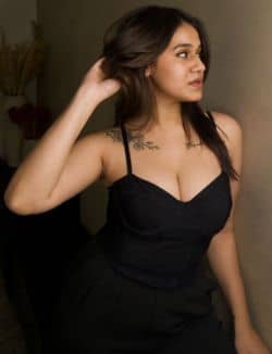 Pinky 22 year female call girls in Mumbai 